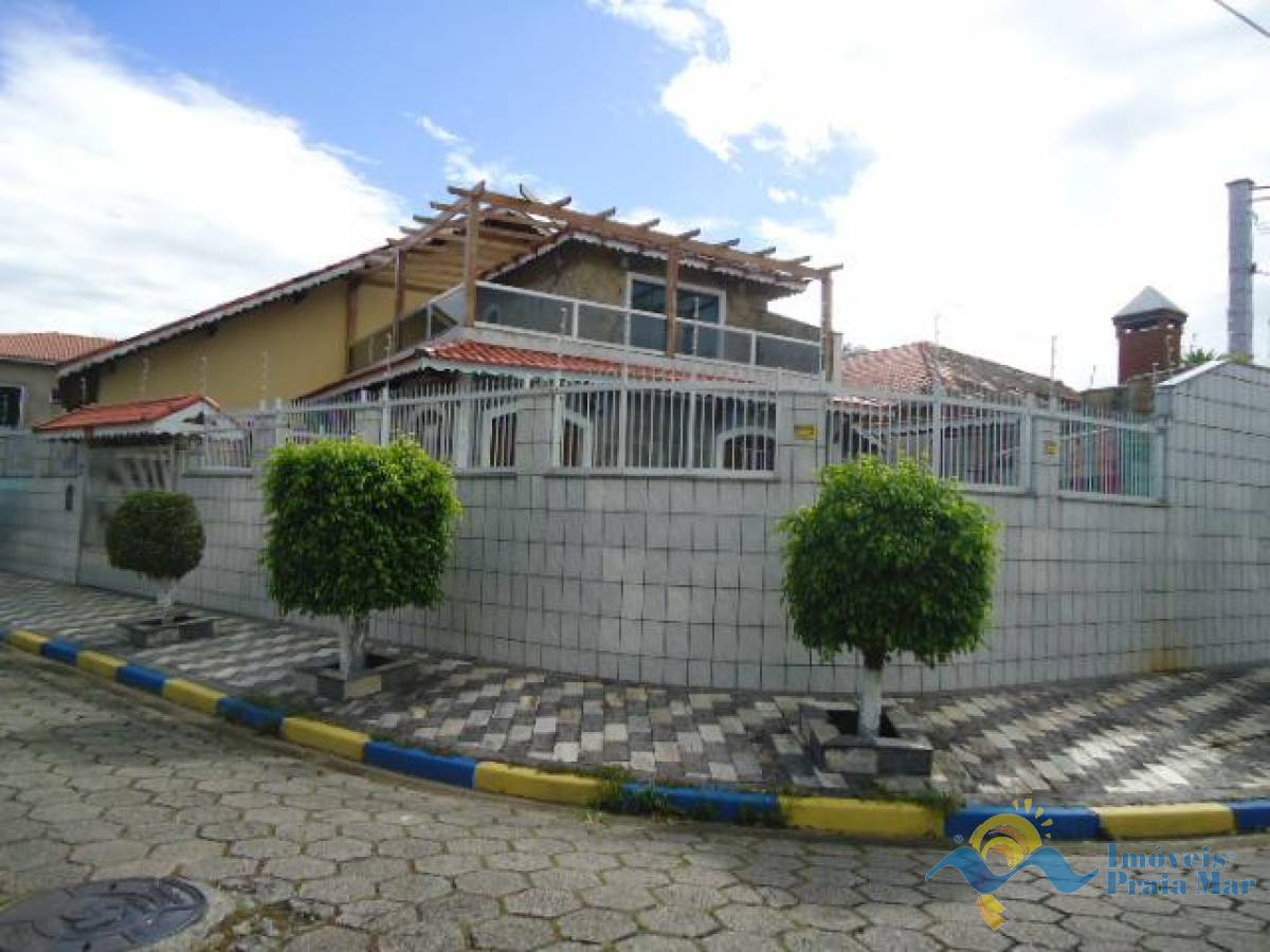 Casa para venda no bairro Jardim Peruíbe em Peruíbe