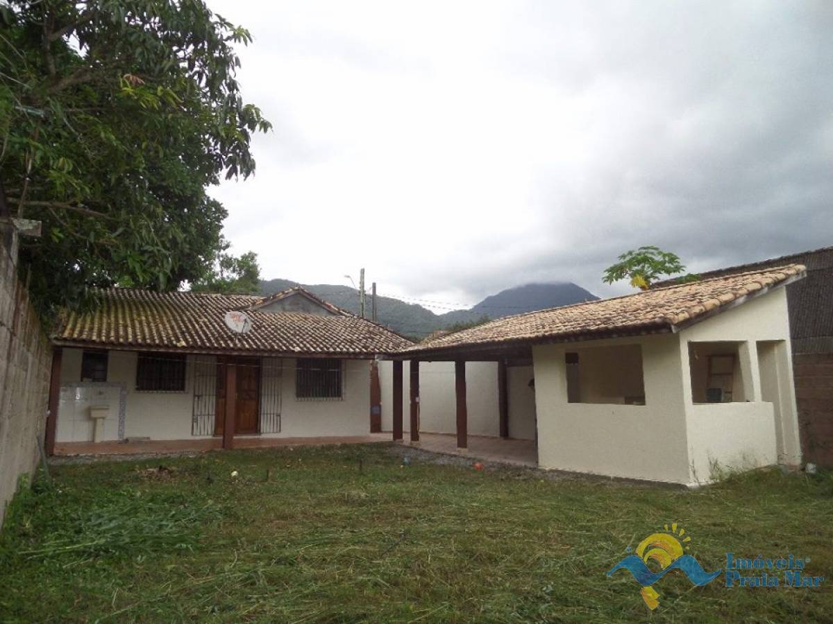 Casa para venda no bairro Jardim Veneza em Peruíbe