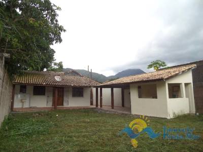Casa para venda no bairro Jardim Veneza em Peruíbe